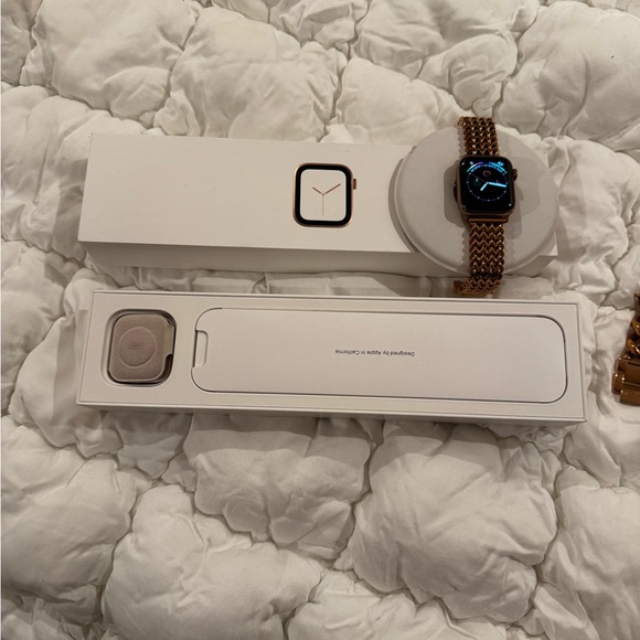 Apple Accessories - Apple Watch with Gold Band